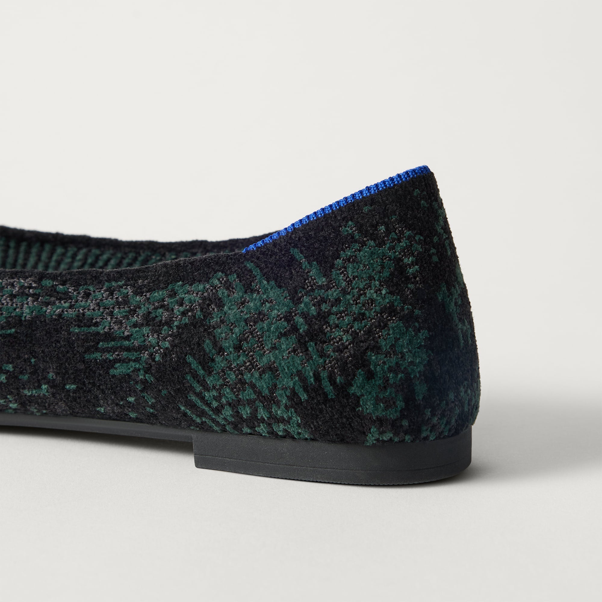 The Point III - ReVelvetâ„¢ Evergreen Python - Image 4