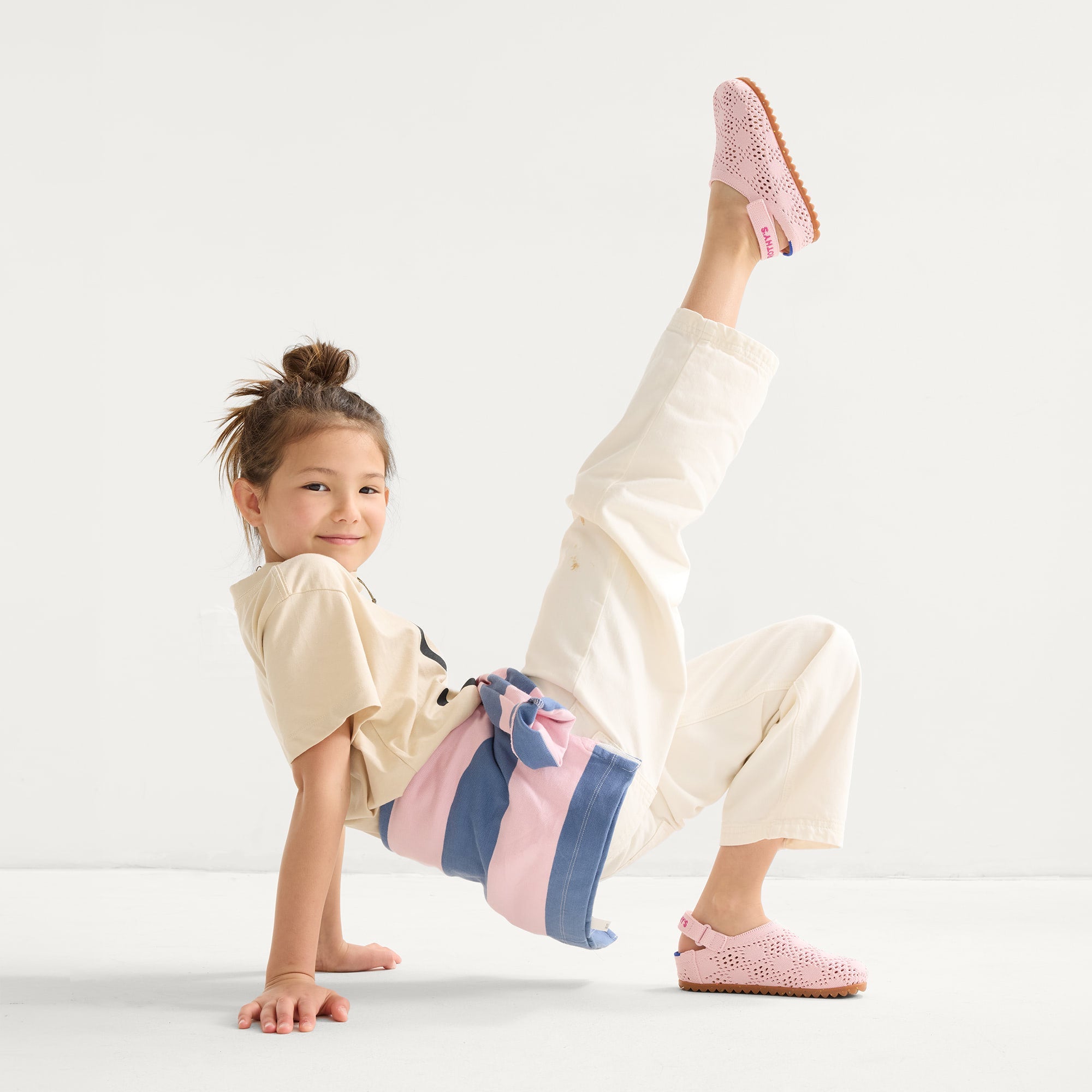 The Kids Clog - Pink Crochet - Image 5