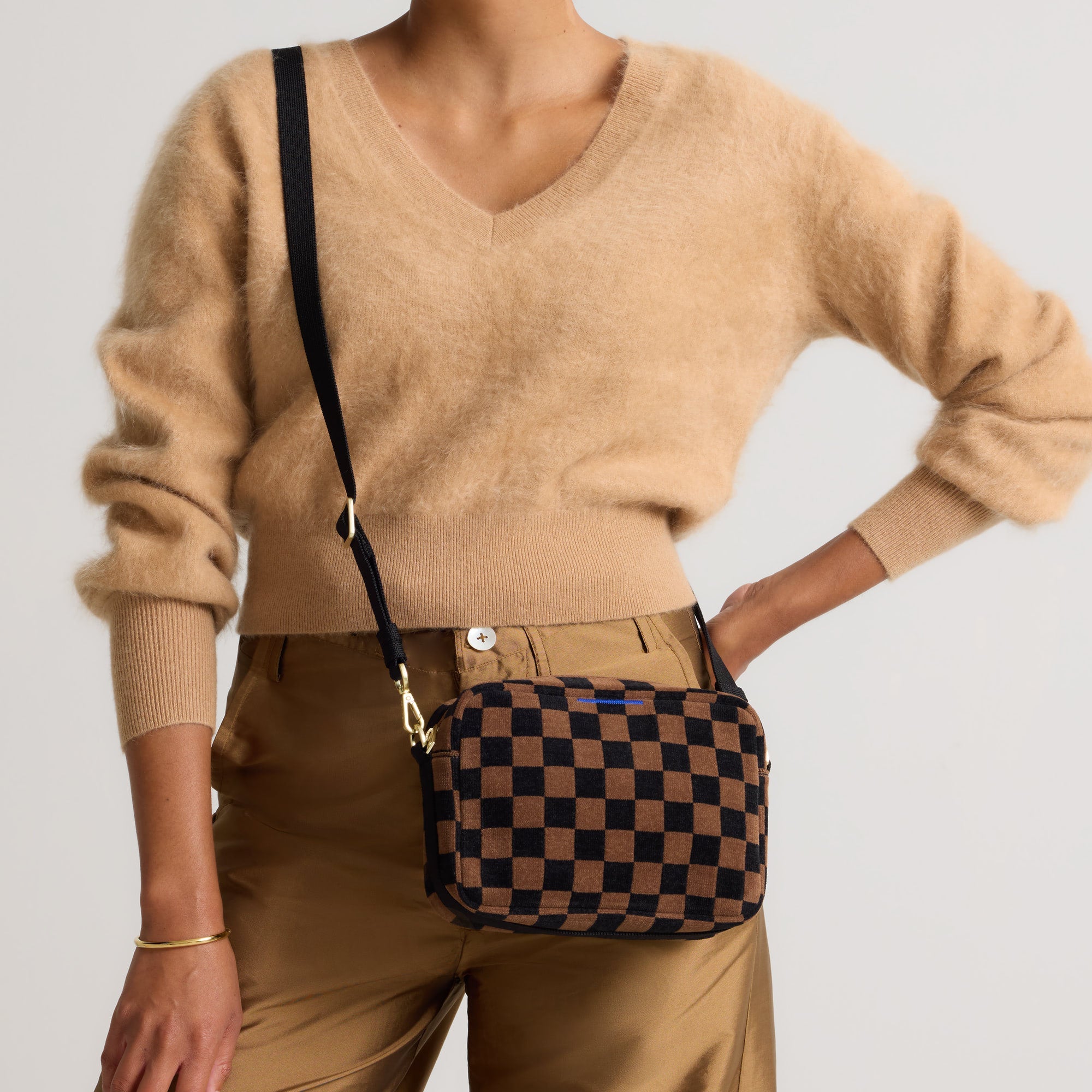 The Crossbody Camera Bag - ReVelvet? Umber Check - Image 4